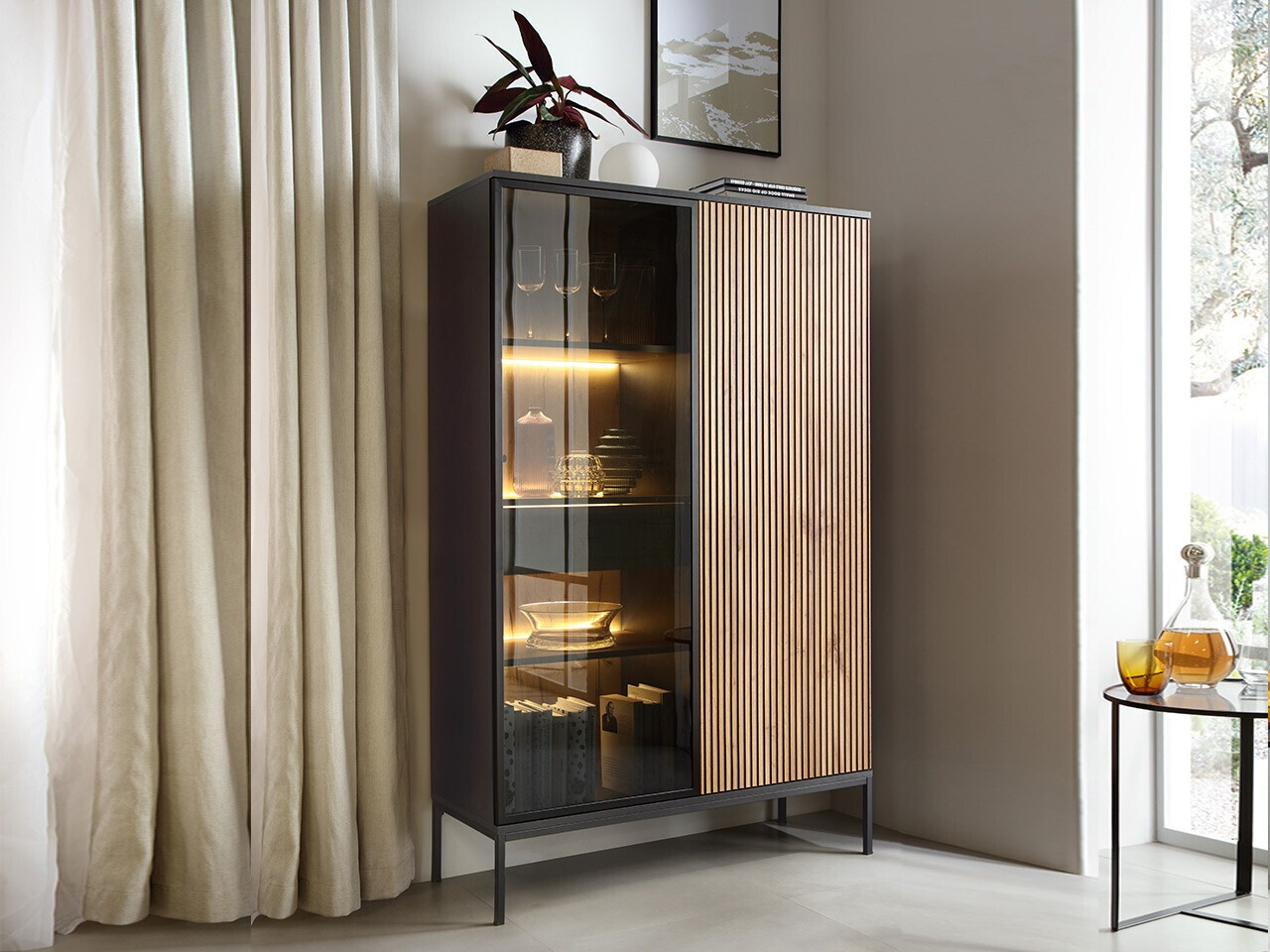 Polica Soferi 112 (Crno + Hrast Votan)