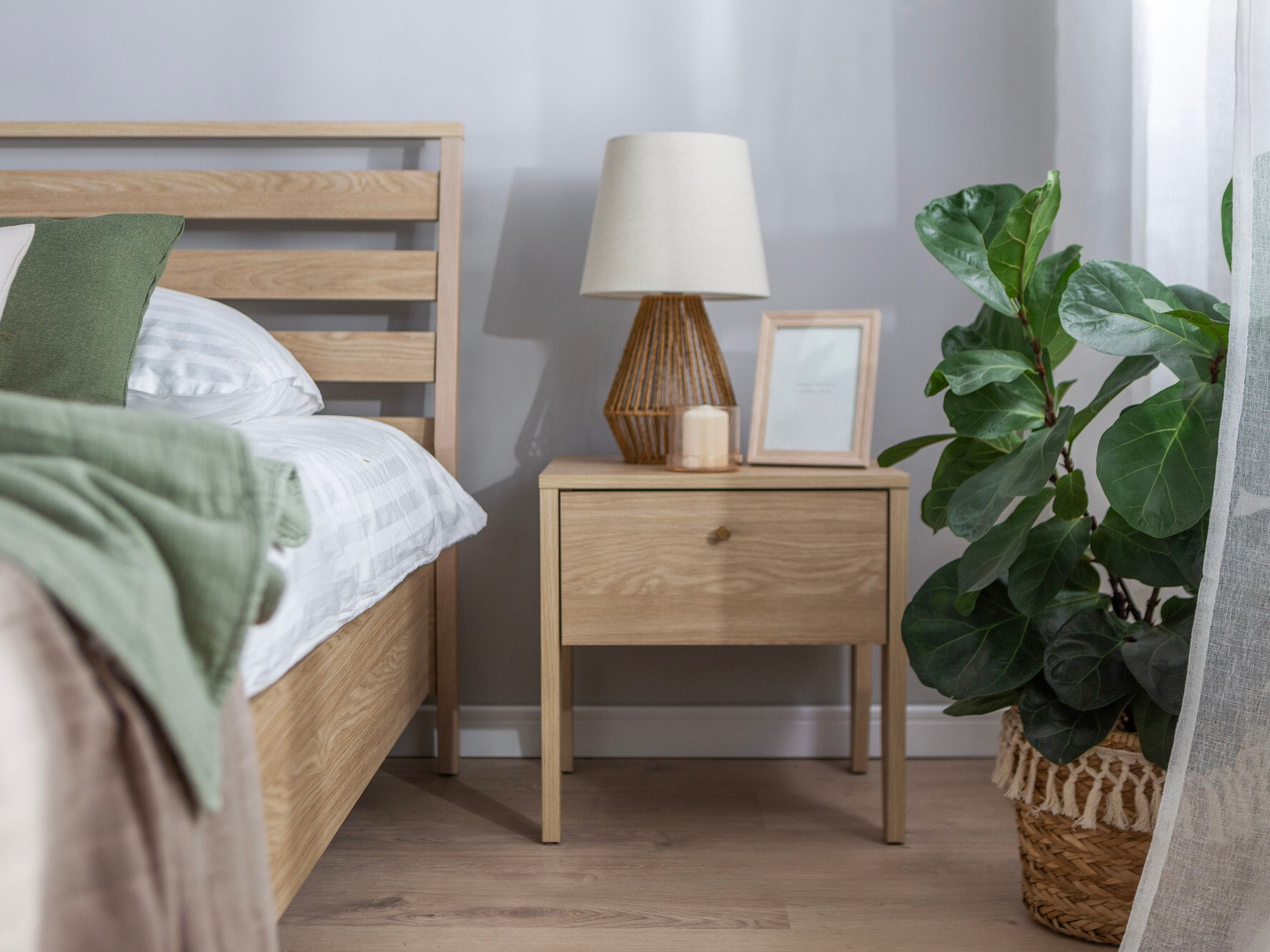 Noćni ormarić Salviri 104