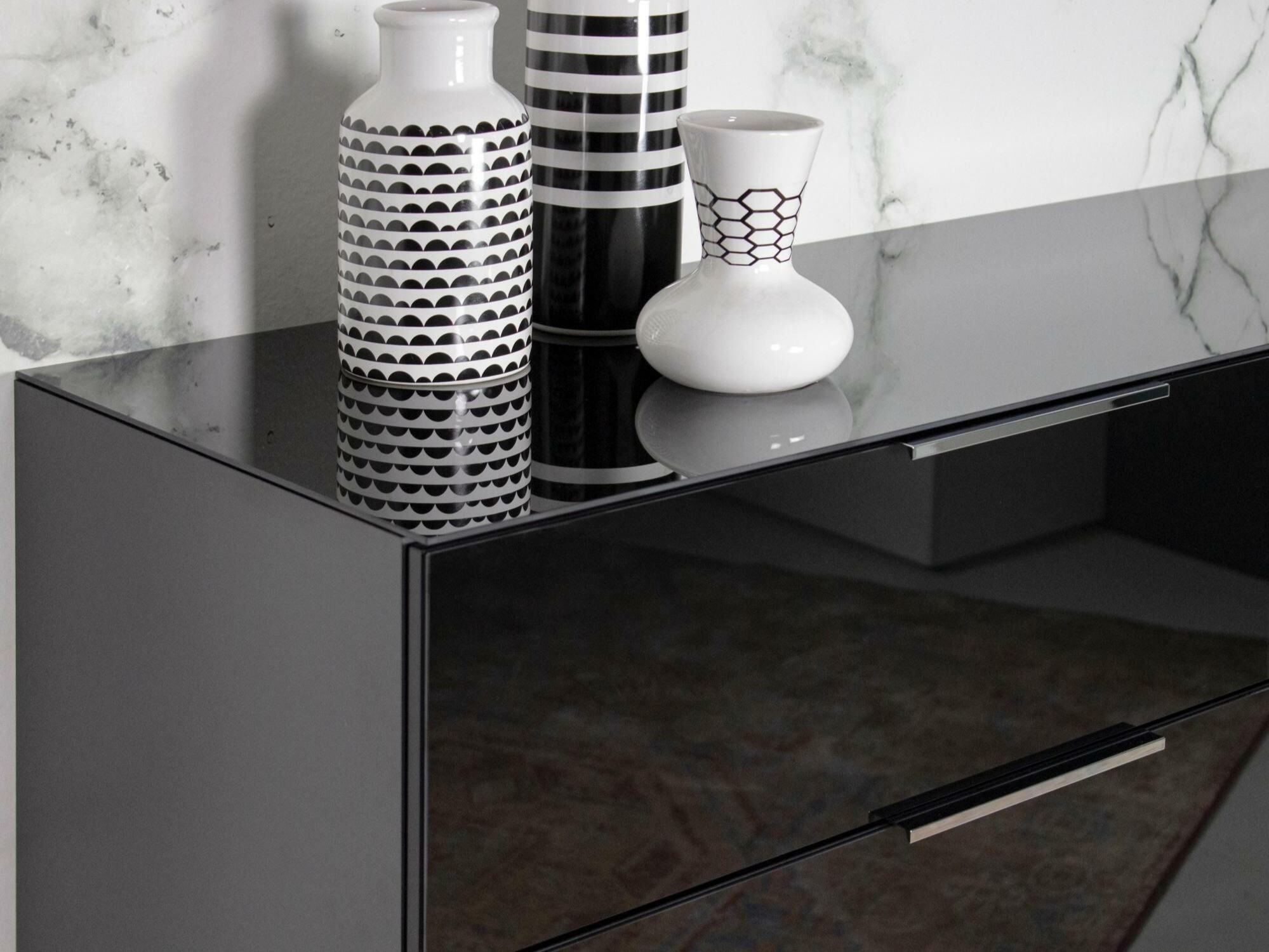 Komoda Sacramento 299 (Crno + Sjajno crna)