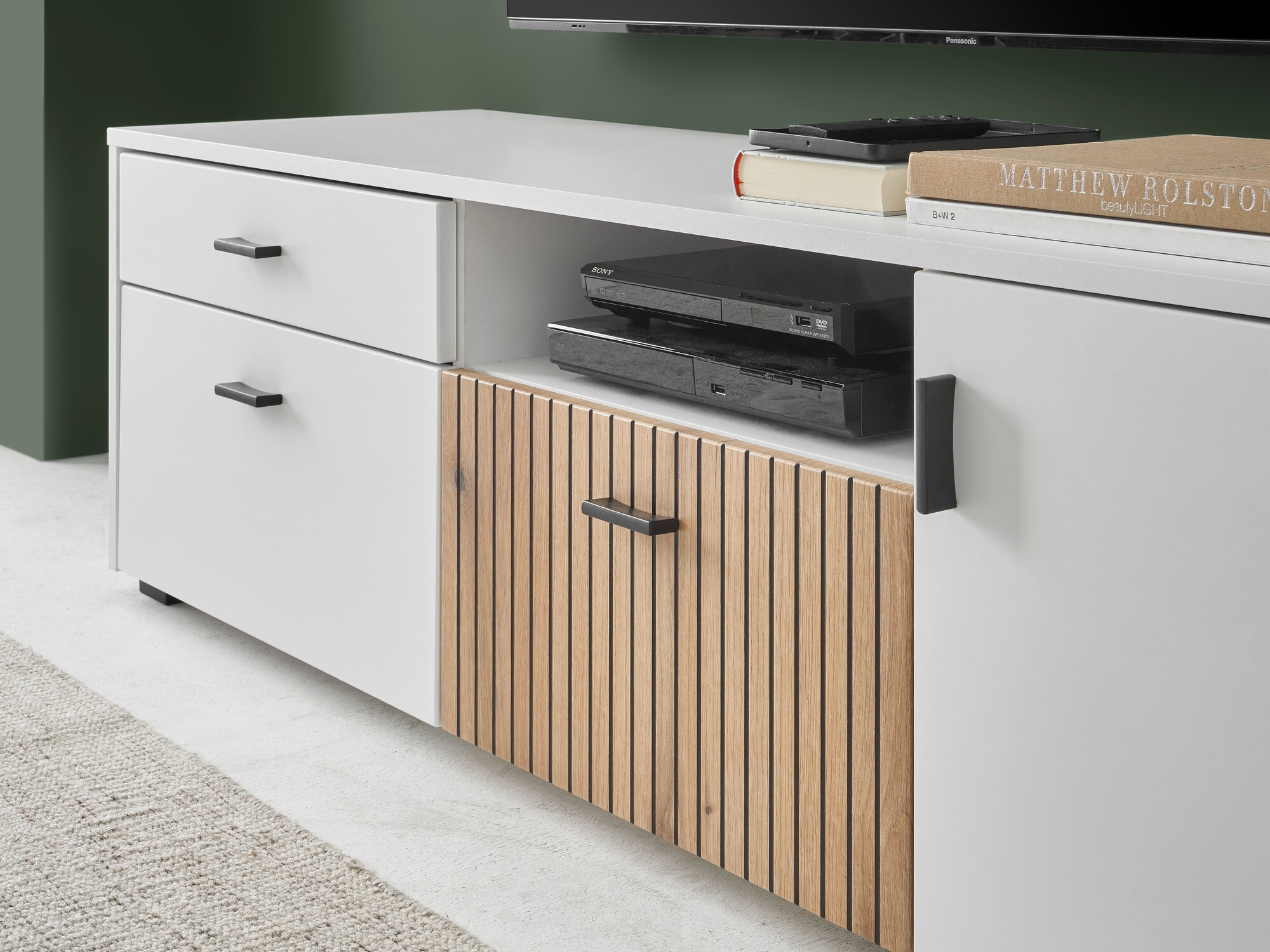 TV komoda Belmelu 105 (Belo + Hrast)