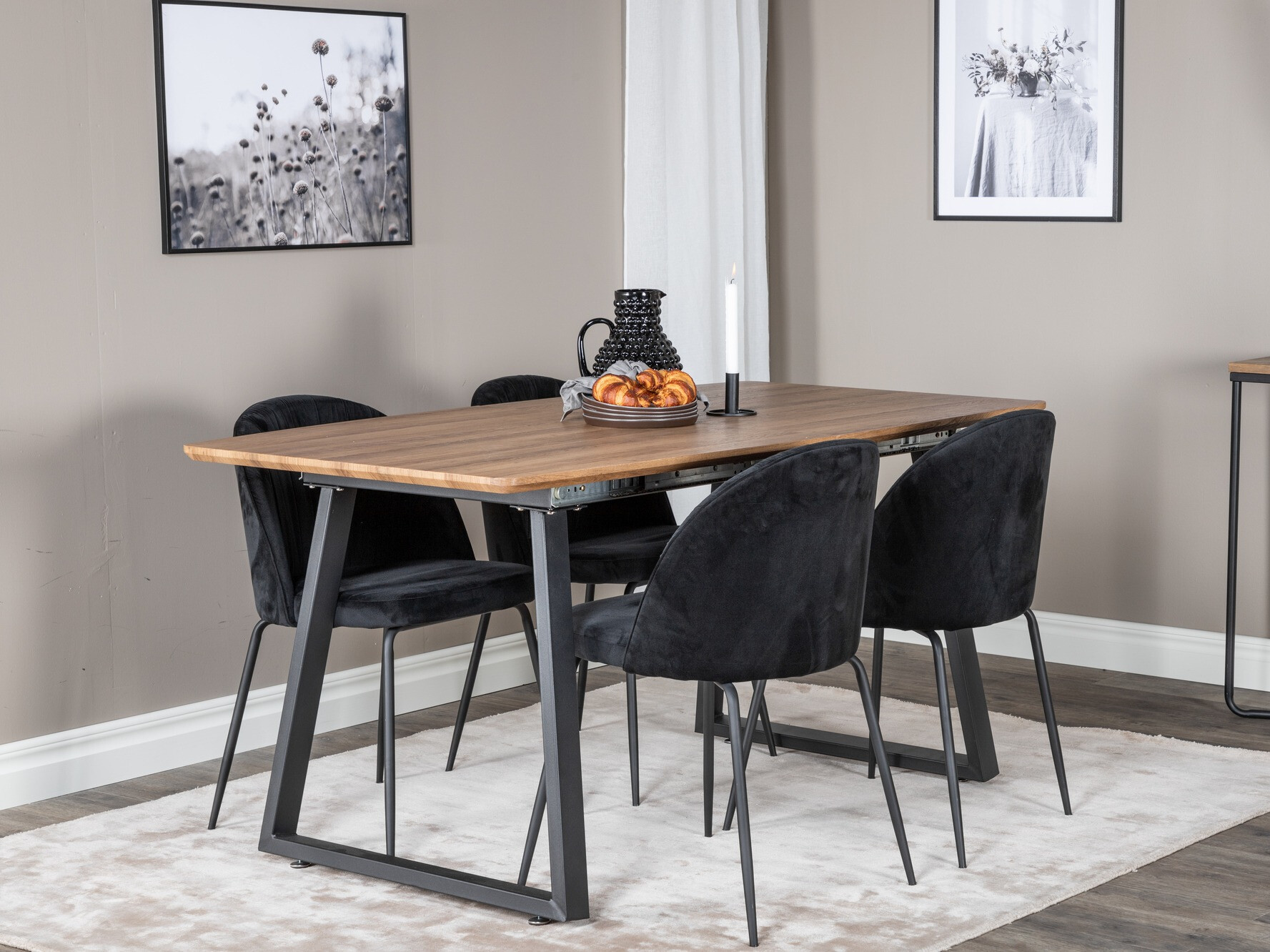 Stolica Dallas 133 (Crno)
