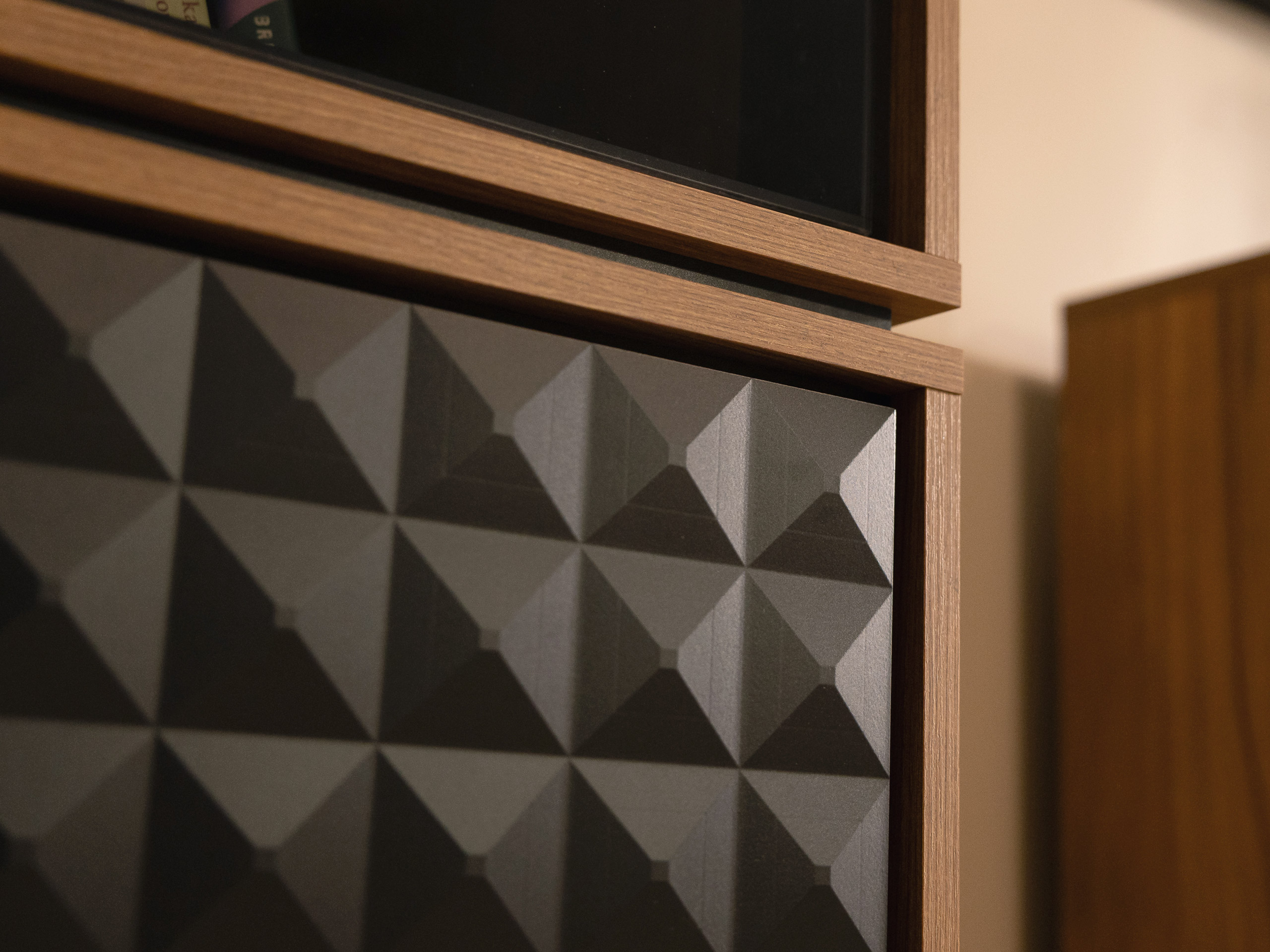 Ormarić Cornovu 102