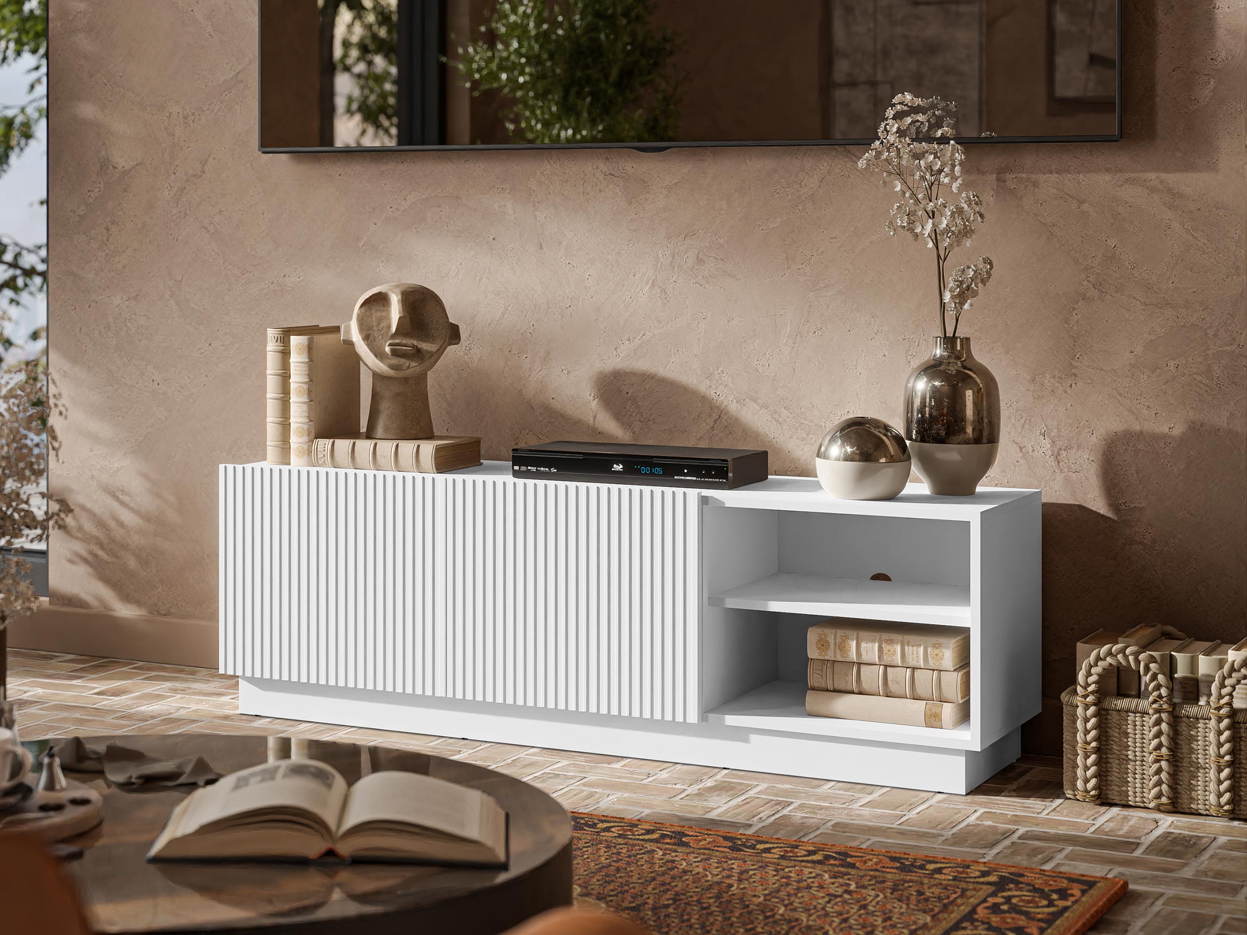 TV sto Lusonu 103 (Belo)