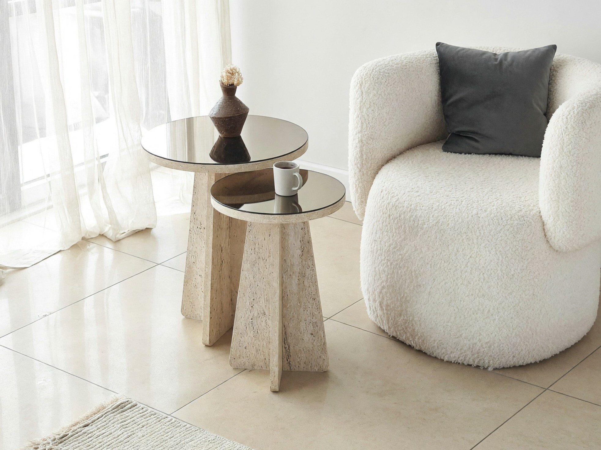 Set pomoćnih stočića Kailua 2821 (Svetli travertin)