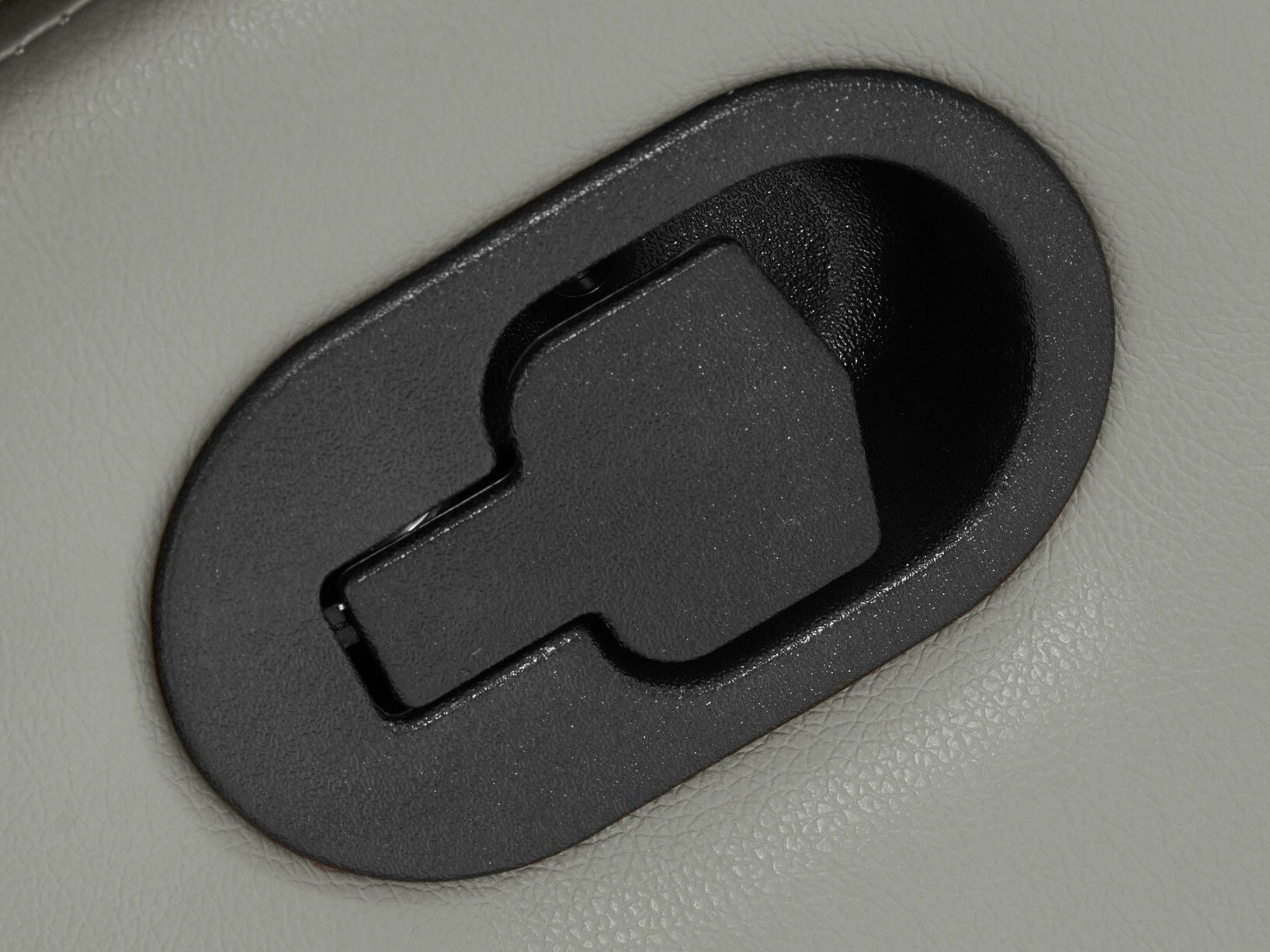 Relaks sofa Fivmelu 102 (Svetloosiva)