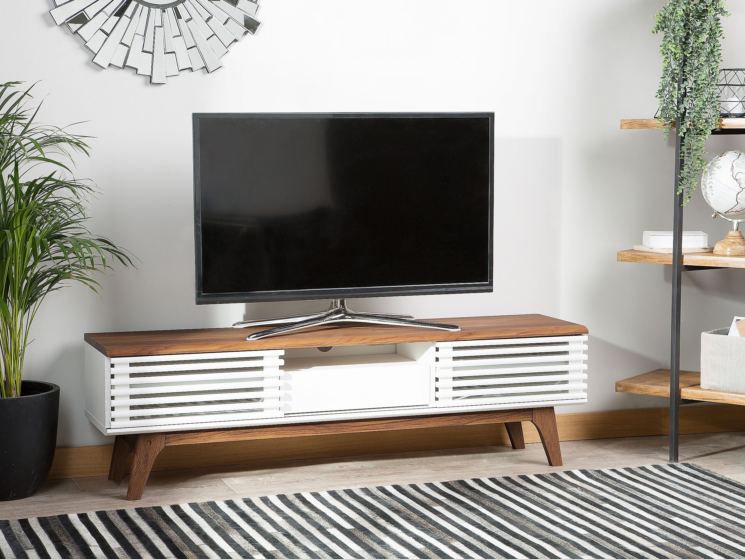 TV komoda Berwyn 133 (Belo + Smeđa)