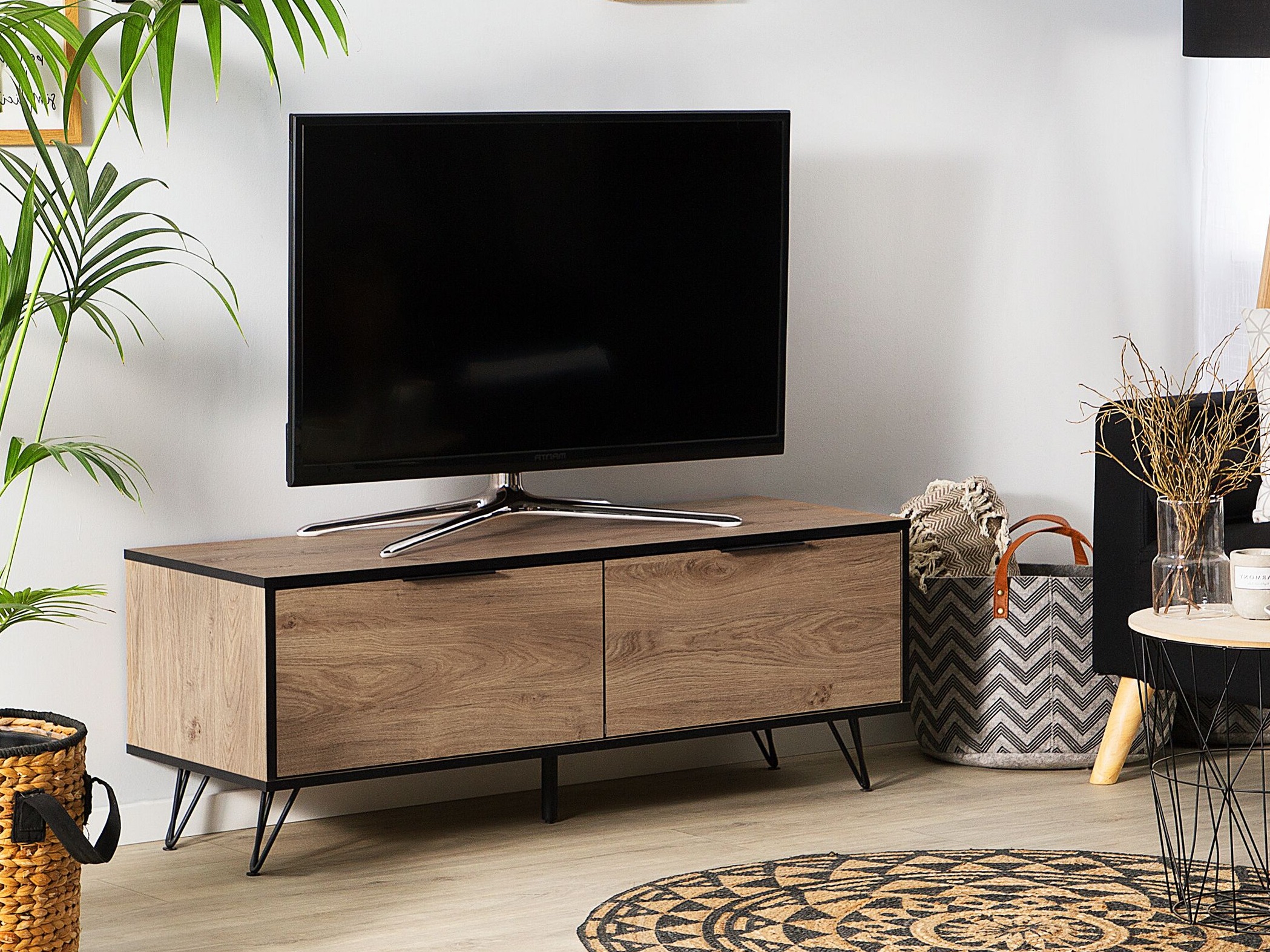 TV komoda Berwyn 168 (Crno + Svetlo drvo)